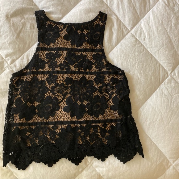 Express Lacey Flower Tank - Picture 2 of 2